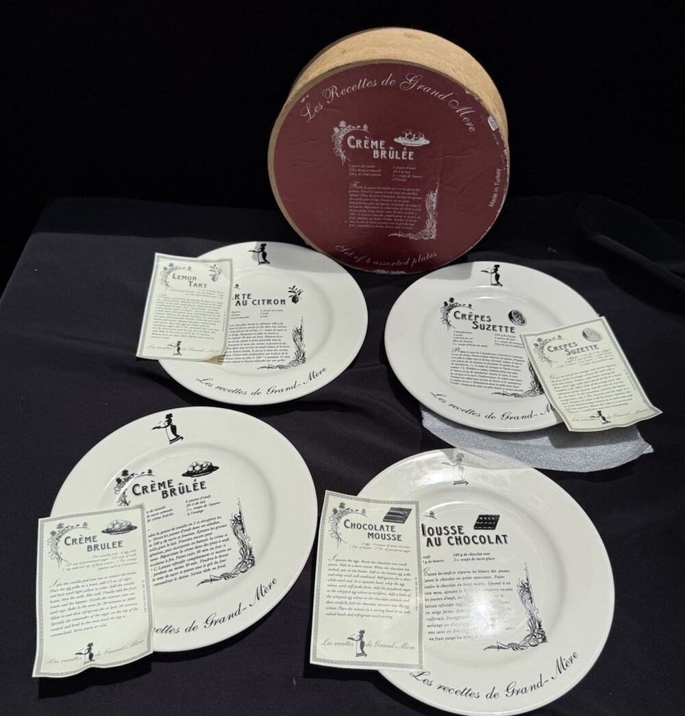 4 Kiss That Frog 8” Plates Bistro Recipes Le Recettes de Grand Mere Original Box